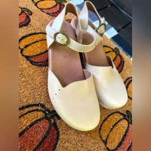 Dansko leather clog/sandal/pumps/heels!